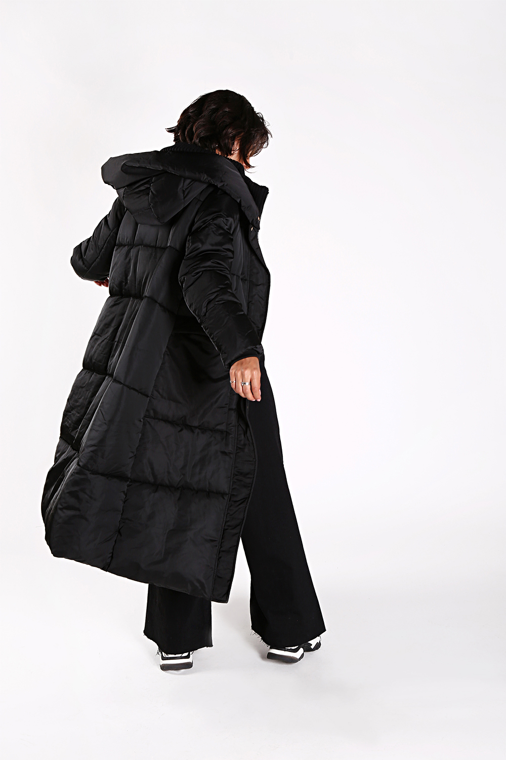 black maxi puffer